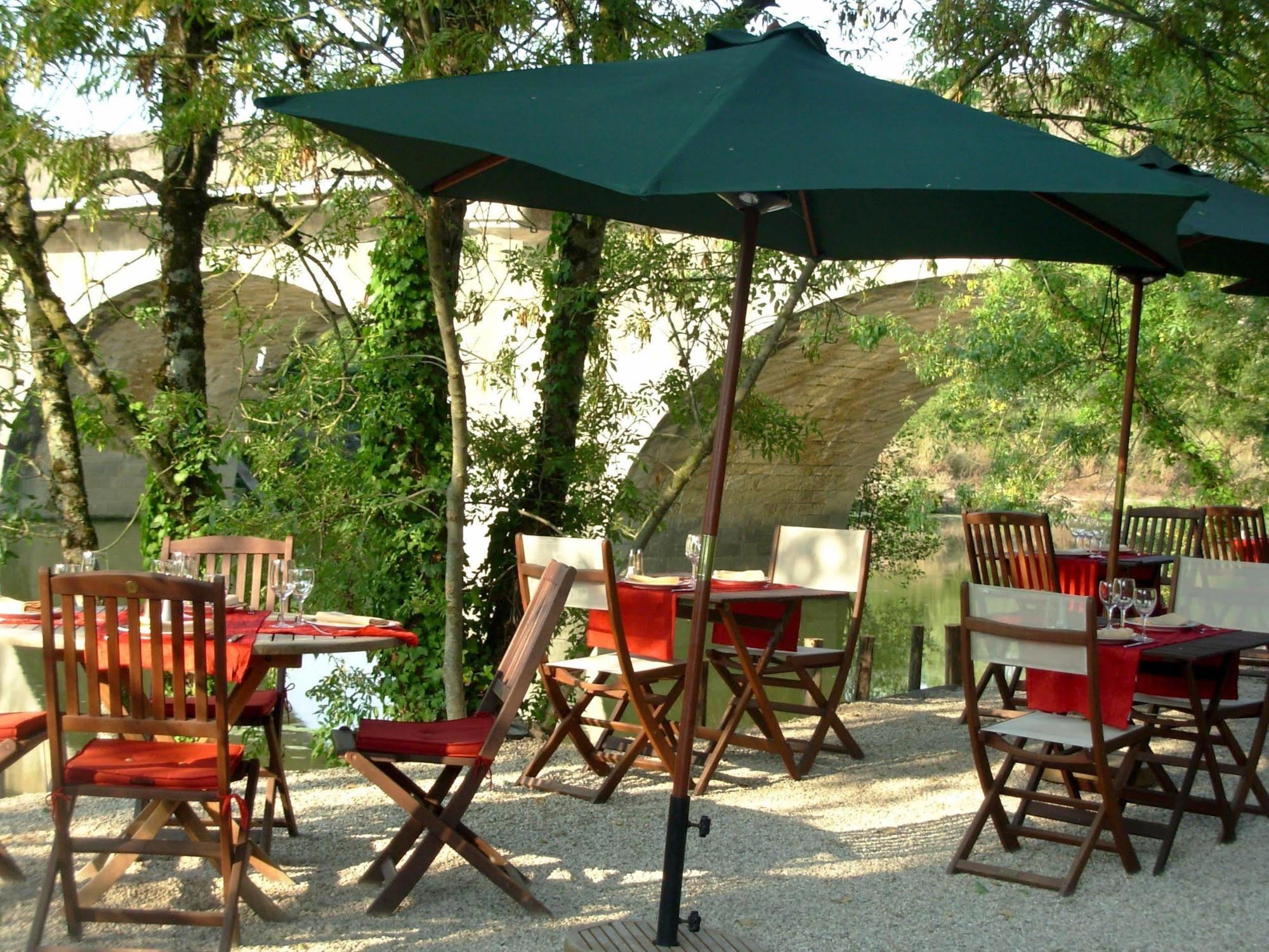 Logis Auberge De La Riviere Les Velluire-sur-Vendee Exterior foto